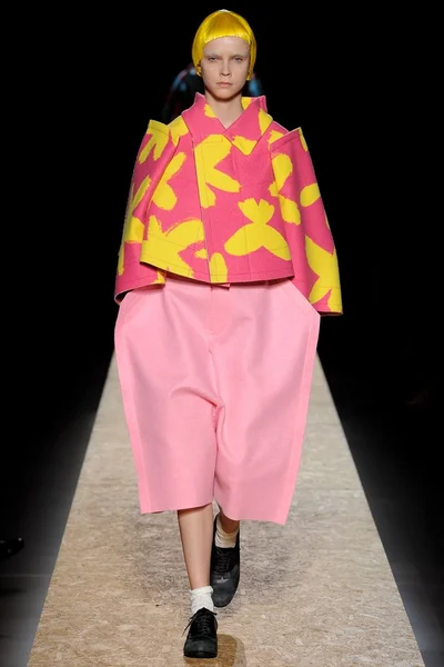 Look 18